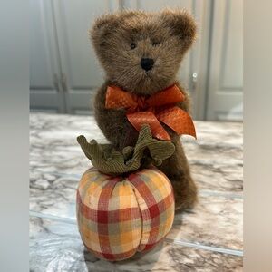Boyds Bears Vintage Holden T. Punkinbeary Bear with Plaid Pumpkin Fall Decor